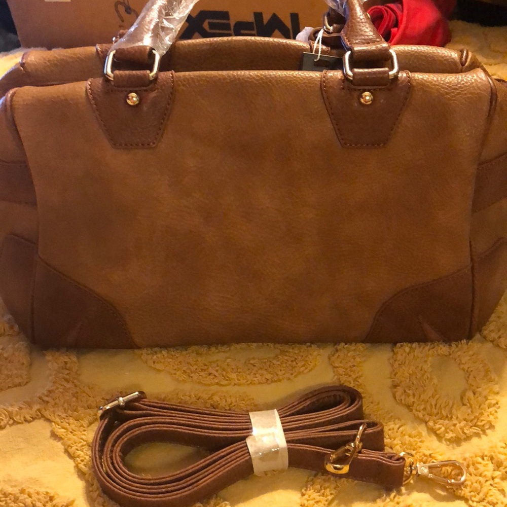 👜NWT Kiara Colorblock Satchel